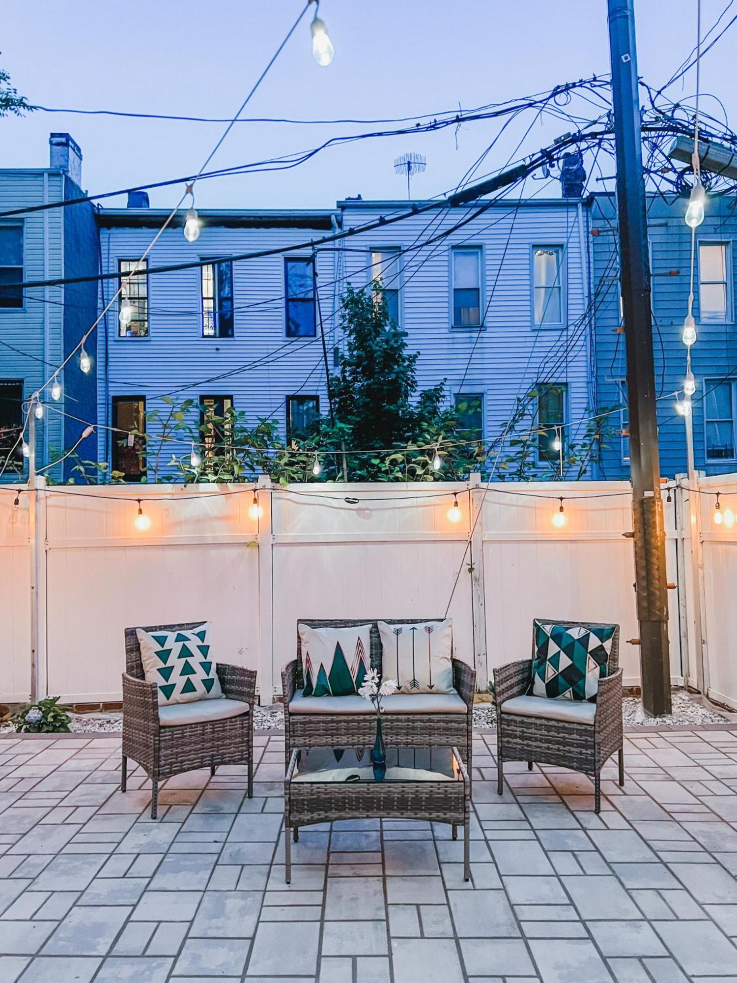 String Lights 1 Minute From Subway Apartamento Nova York